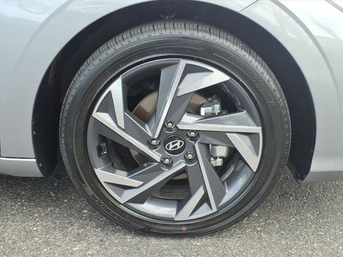 Certified 2025 Hyundai Elantra Limited image 9
