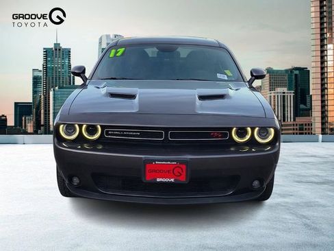 Used 2017 Dodge Challenger R/T w/ Driver Convenience Group image 9