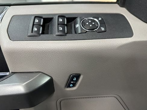 Used 2017 Ford F250 XLT w/ Snow Plow Prep Package image 21