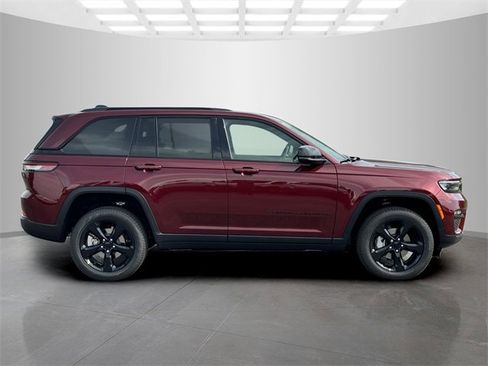 New 2025 Jeep Grand Cherokee Limited image 4