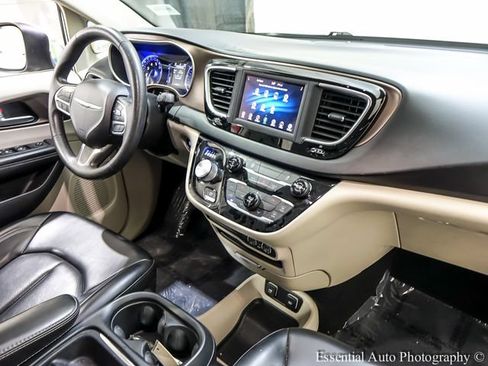 Used 2021 Chrysler Voyager Lxi FWD image 23
