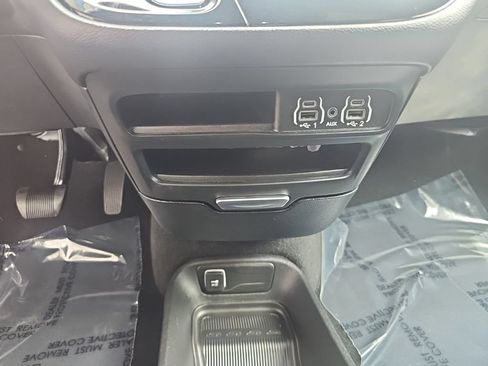 Used 2025 Chrysler Pacifica Select FWD image 20