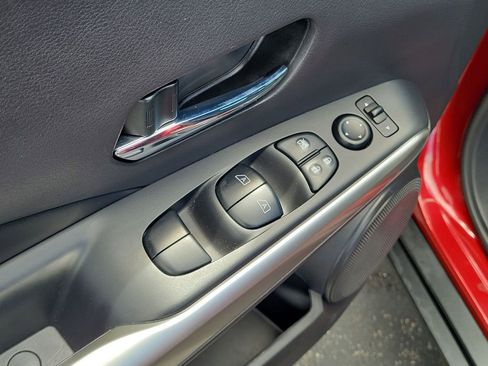 Used 2020 Nissan Kicks SR w/ SR Premium Package FWD image 21