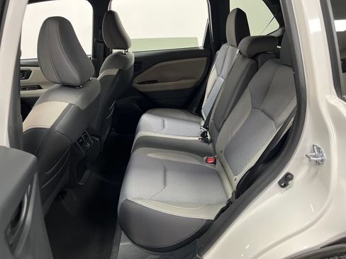 Used 2025 Subaru Forester Premium AWD/4WD image 25