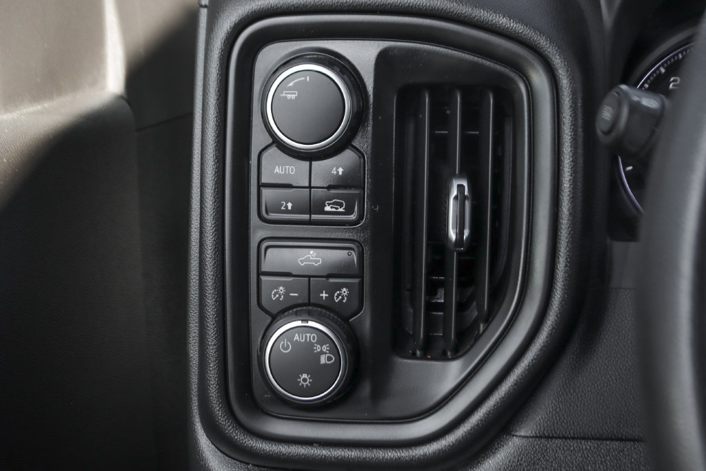 Used 2022 Chevrolet Silverado 1500 Custom w/ LPO, Dark Essentials Package AWD/4WD image 18
