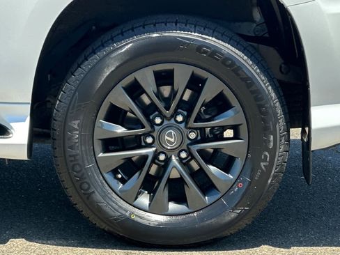 Certified 2022 Lexus GX 460 Premium w/ Premium Plus Package AWD/4WD image 32