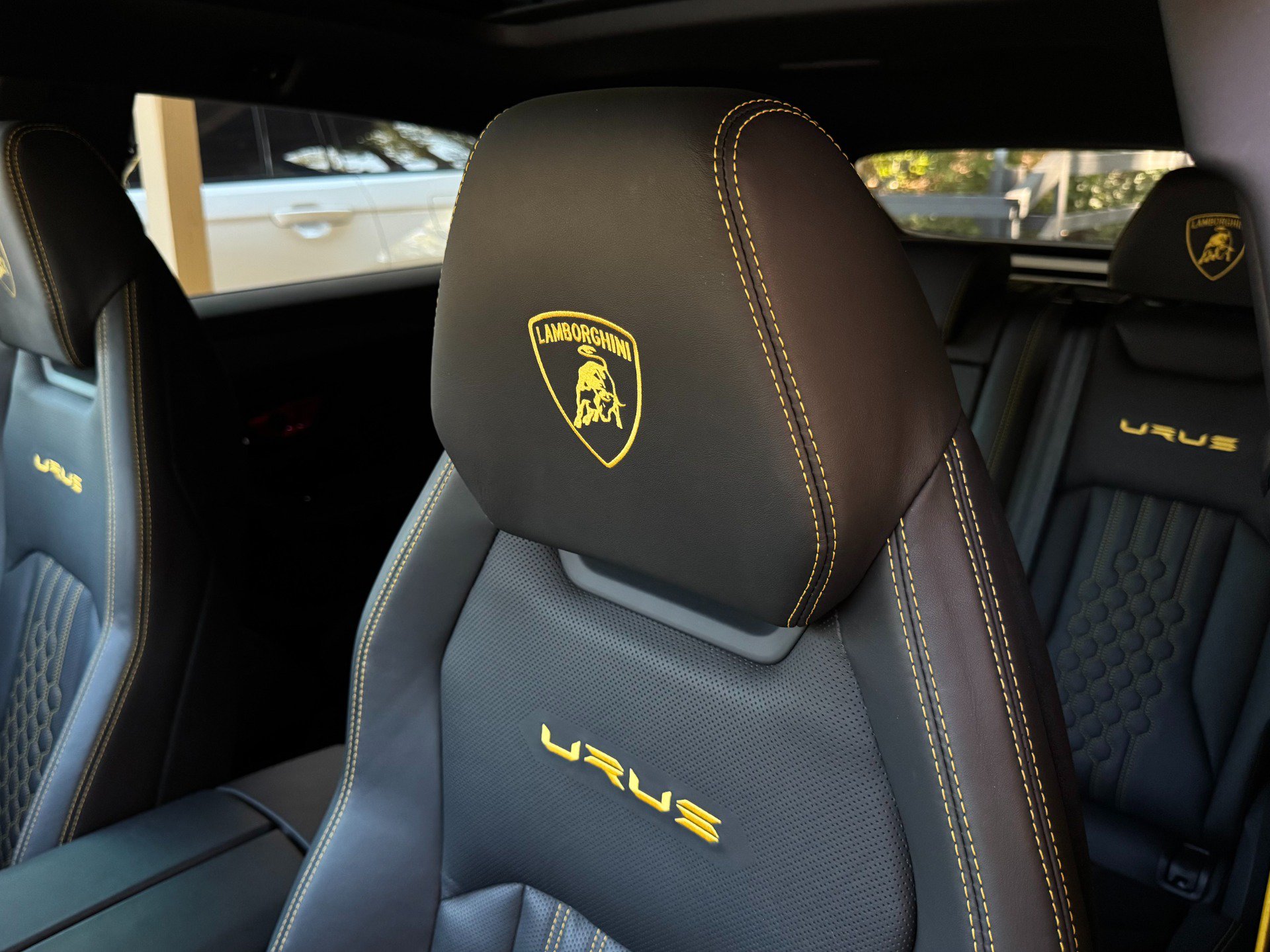 Used 2024 Lamborghini Urus Performante AWD/4WD image 13