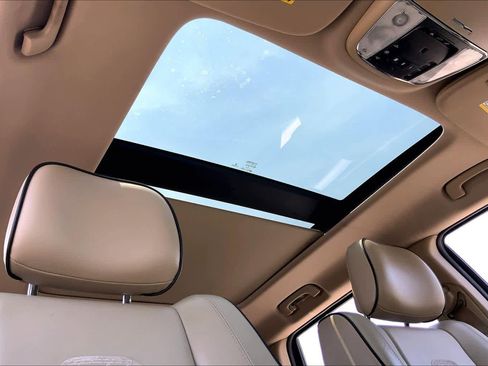 Used 2015 Jeep Grand Cherokee Overland w/ Advanced Technology Group RWD image 16