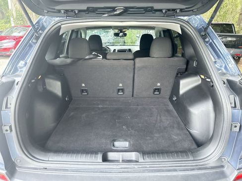 Used 2021 Jeep Cherokee Latitude FWD image 9