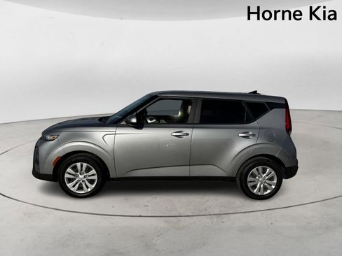 Certified 2022 Kia Soul LX image 6