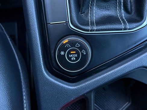 Used 2022 Volkswagen Taos SEL w/ Panoramic Sunroof Package image 27