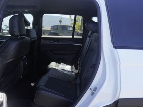 New 2026 Jeep Grand Cherokee Altitude image 20