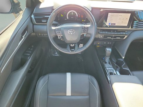 Used 2025 Toyota Camry SE image 11