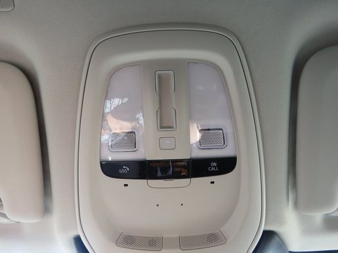 Used 2022 Volvo XC60 B5 Momentum image 27