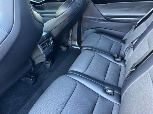 Used 2018 Tesla Model X 75D image 14