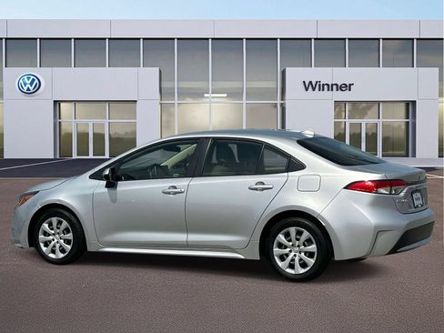 Used 2020 Toyota Corolla LE FWD image 2