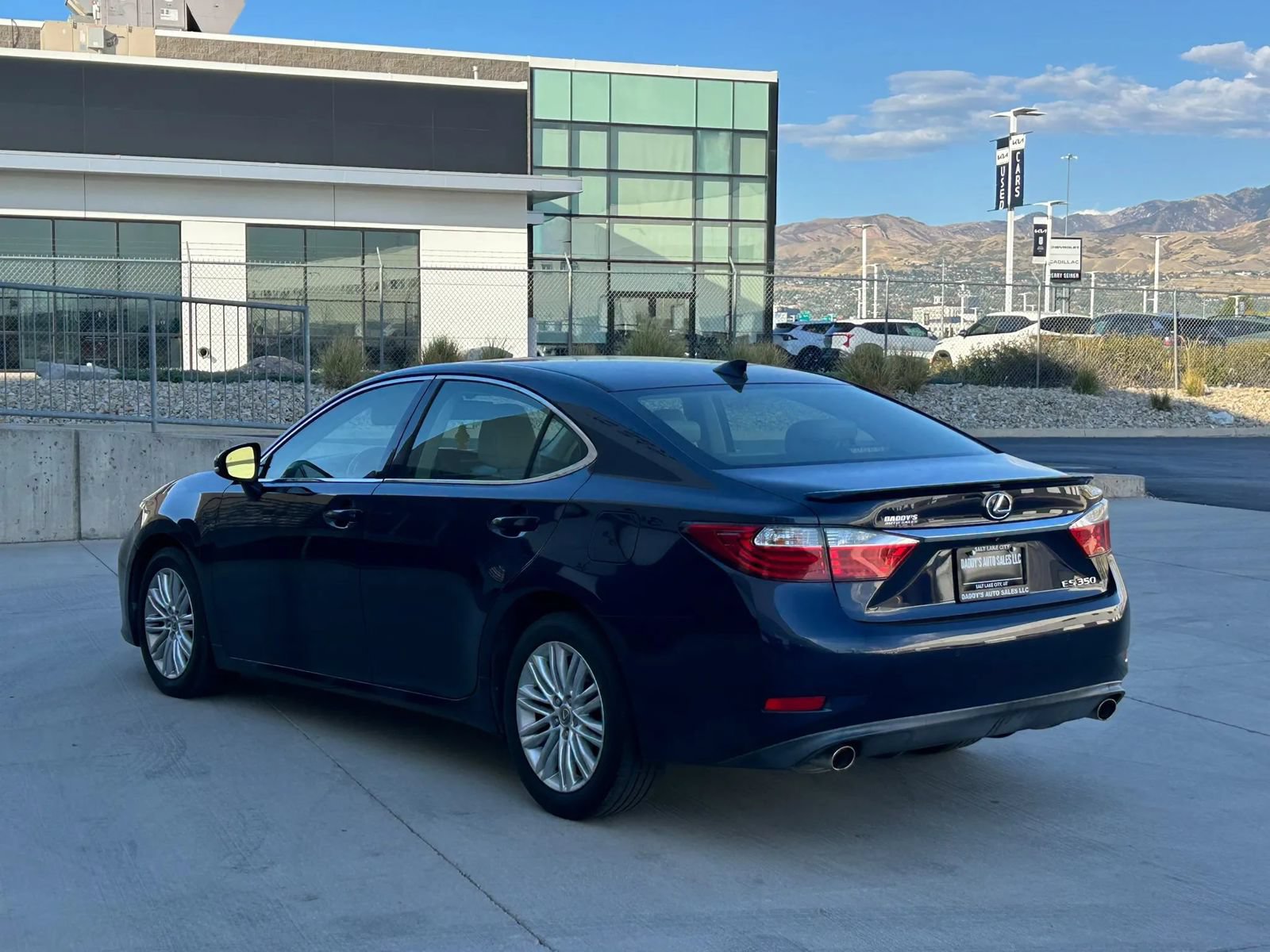 Used 2015 Lexus ES 350 w/ Luxury Package FWD image 3