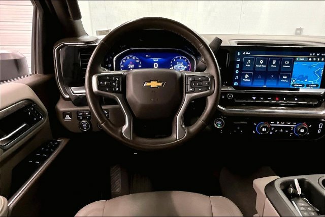 Used 2025 Chevrolet Silverado 3500 LTZ AWD/4WD image 6