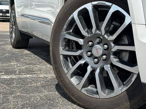 Used 2020 GMC Acadia Denali w/ Technology Package image 2