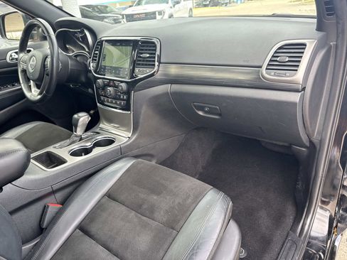 Used 2021 Jeep Grand Cherokee Laredo X image 12