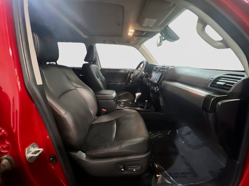 Used 2022 Toyota 4Runner TRD Off-Road Premium w/ Moonroof Package AWD/4WD image 22