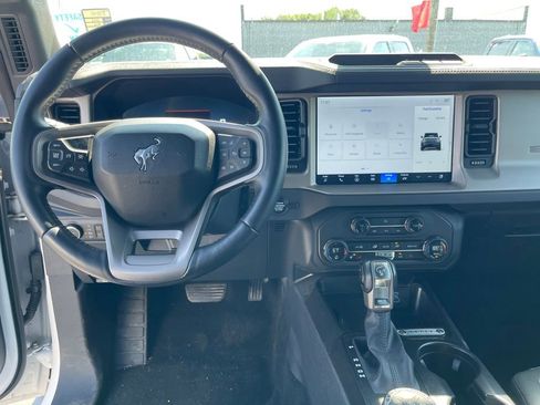Used 2025 Ford Bronco Outer Banks AWD/4WD image 12