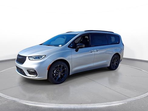 New 2026 Chrysler Pacifica Select w/ S Appearance Package FWD image 4