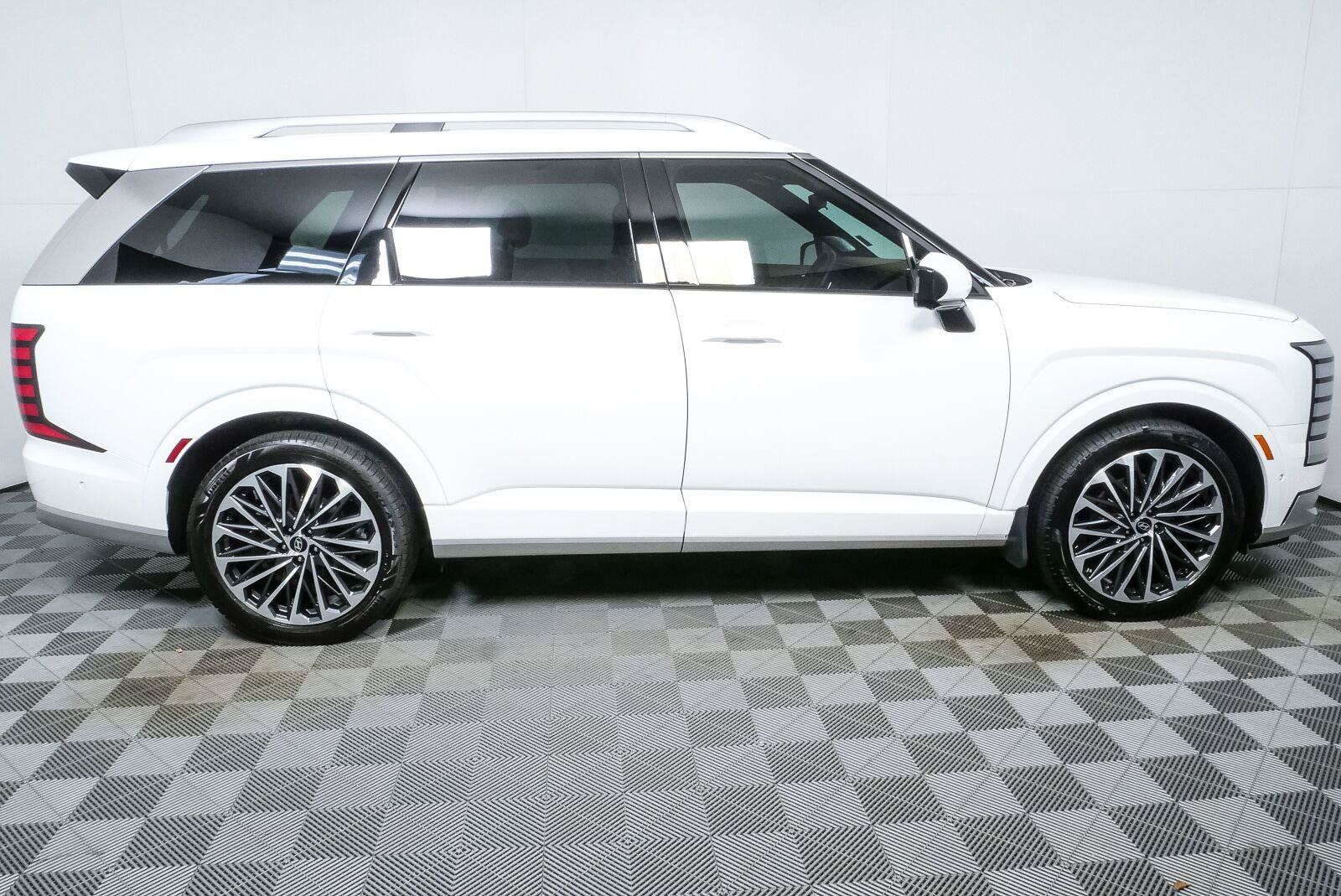 Used 2026 Hyundai Palisade Calligraphy AWD/4WD image 2