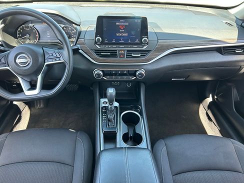 Used 2024 Nissan Altima 2.5 SV FWD image 14