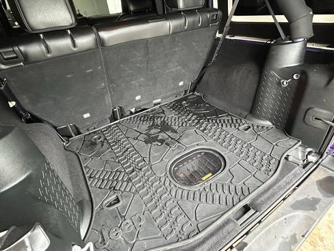 Used 2017 Jeep Wrangler Unlimited Rubicon w/ Connectivity Group AWD/4WD image 36