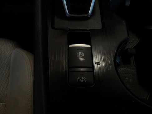 Used 2025 Nissan Rogue SV AWD/4WD image 27