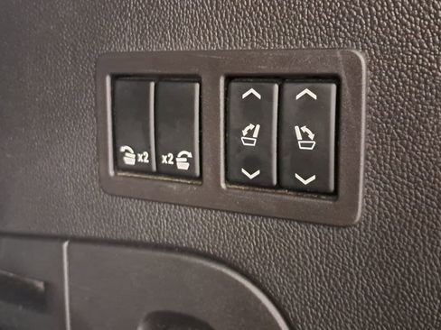 Used 2019 Cadillac Escalade Platinum image 46