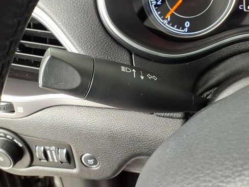 Used 2019 Jeep Cherokee Latitude Plus w/ Comfort/Convenience Group image 25