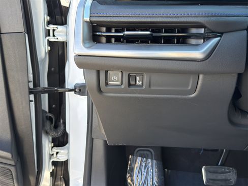 Used 2024 Cadillac XT4 Sport w/ Technology Package image 22