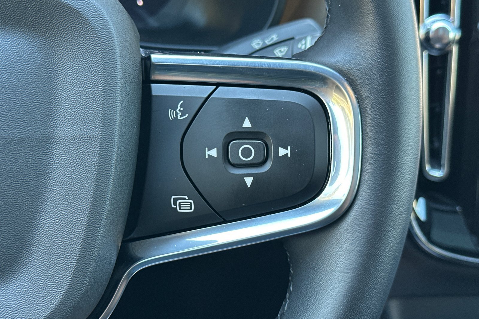 Certified 2024 Volvo C40 P8 Recharge Plus w/ Climate Package AWD/4WD image 29