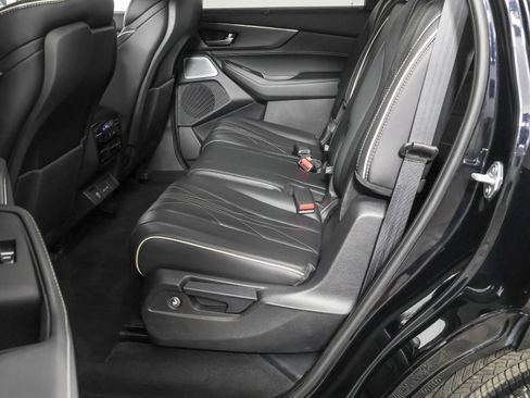 Used 2025 Acura MDX SH-AWD w/ Advance Package image 36