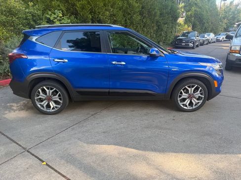 Used 2021 Kia Seltos SX w/ SX Sunroof Package AWD/4WD image 2
