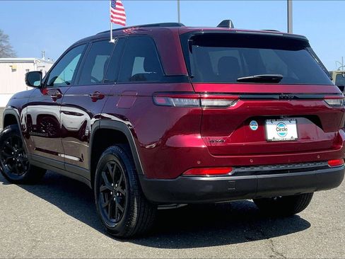 Certified 2025 Jeep Grand Cherokee Altitude AWD/4WD image 11