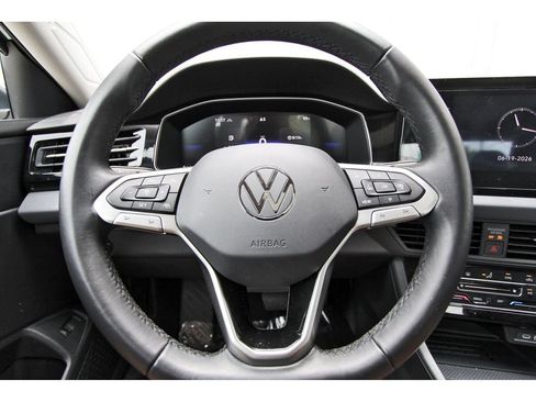 Used 2025 Volkswagen Jetta SE w/ Sunroof Package FWD image 14