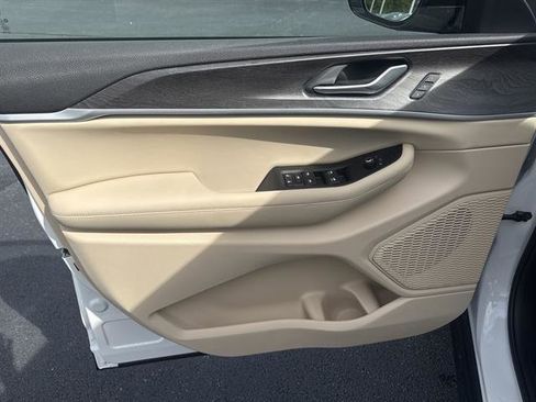 New 2025 Jeep Grand Cherokee Limited image 9