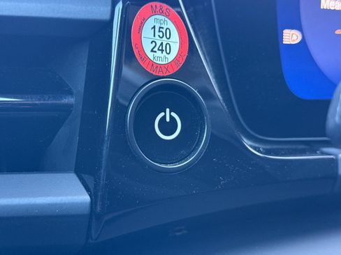 Certified 2025 Porsche Macan 4 Electric AWD/4WD image 23