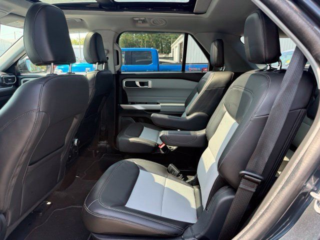 Used 2022 Ford Explorer XLT w/ Equipment Group 202A AWD/4WD image 5