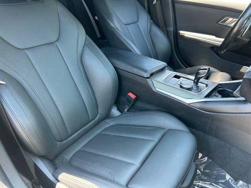 Used 2019 BMW 330i Sedan w/ M Sport Package RWD image 11