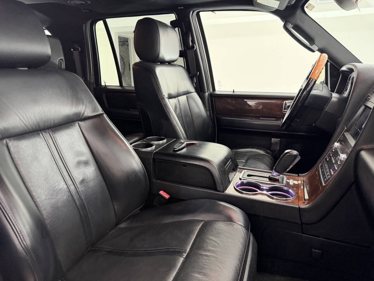 Used 2017 Lincoln Navigator L Select AWD/4WD image 12