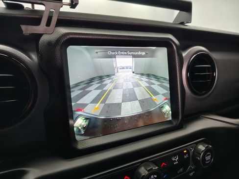 Used 2023 Jeep Gladiator Mojave image 4