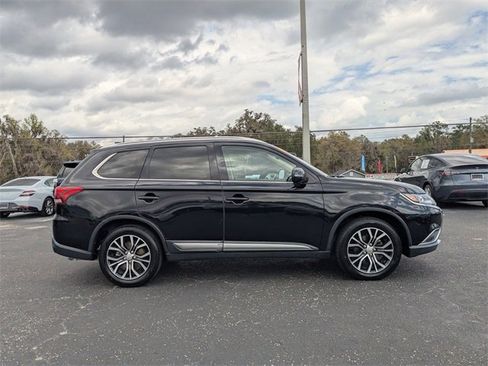 Used 2018 Mitsubishi Outlander SEL image 2