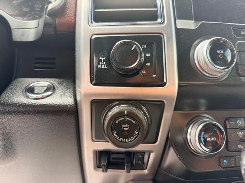 Used 2019 Ford F150 Platinum w/ Equipment Group 701A Luxury image 33