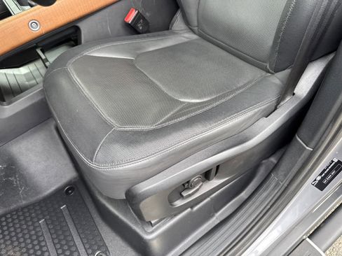 Used 2023 Land Rover Defender 110 X-Dynamic SE image 17