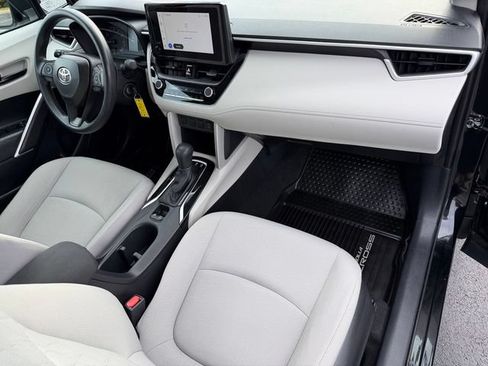 Certified 2025 Toyota Corolla Cross L AWD/4WD image 19
