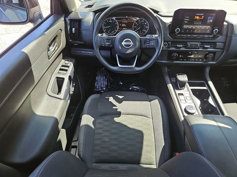 Certified 2024 Nissan Pathfinder S image 11